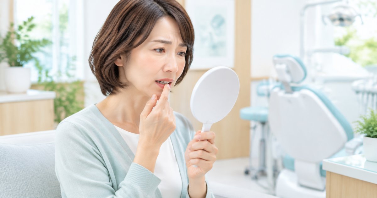 根管治療した歯の歯茎にできた白い膨らみ、フィステルの見分け方